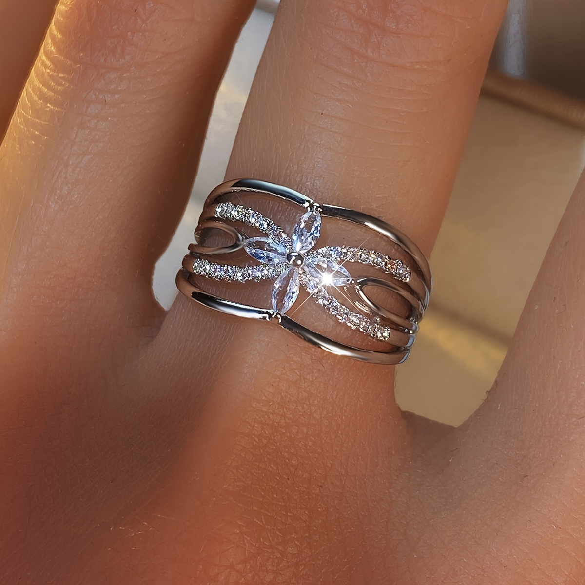 Flower Shape Ring with Zirconia Inlay for Women